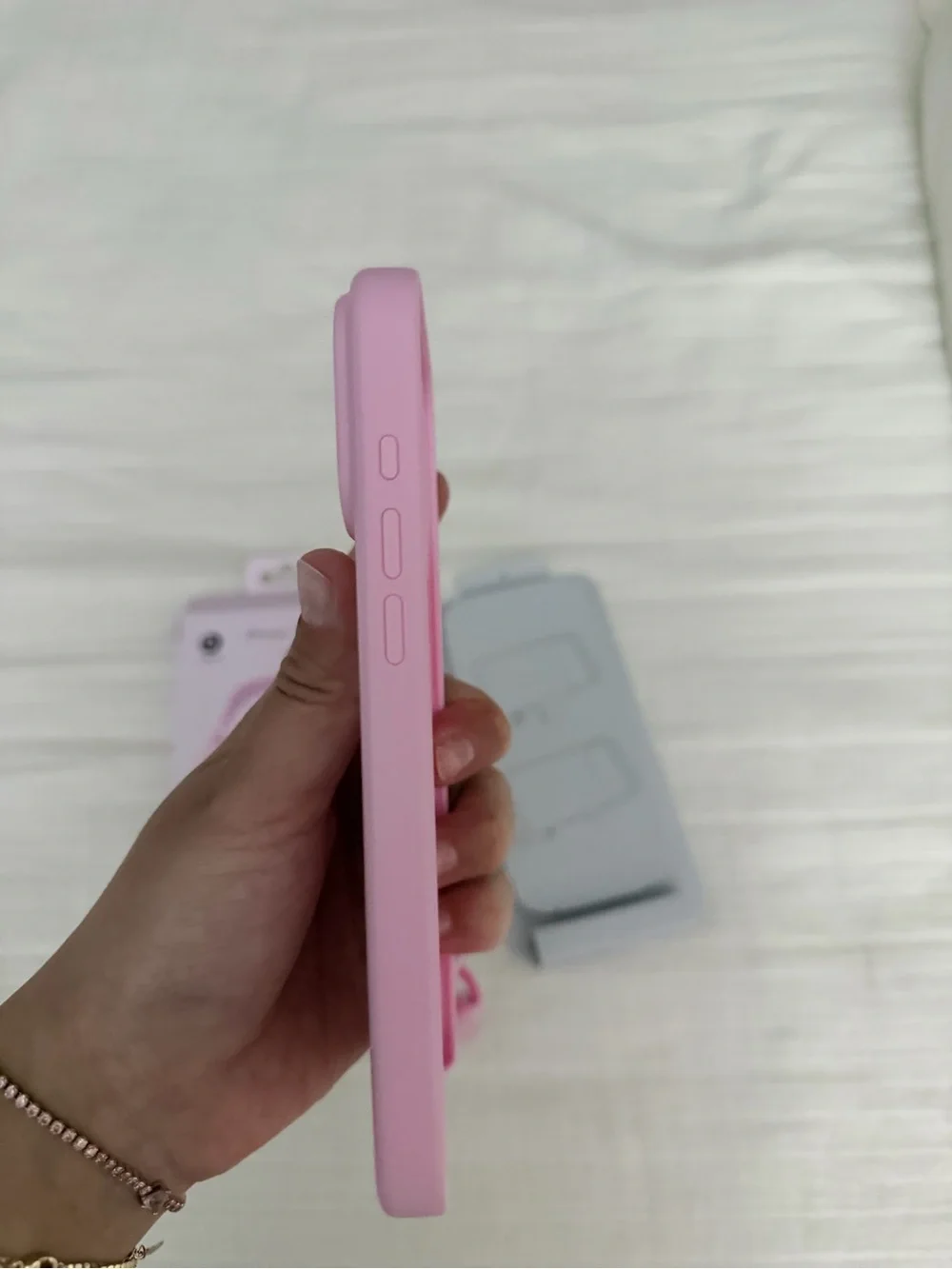 iPhone 17 Pro Max Pink Kickstand Case with Lanyard Good condition, used it twice